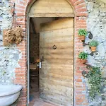 Medieval Stone Retreat With Views Apartmán Stresa