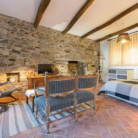 דירה Medieval Stone Retreat With Views