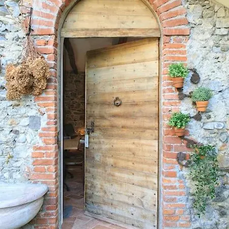 Medieval Stone Retreat With Views Apartmán Stresa