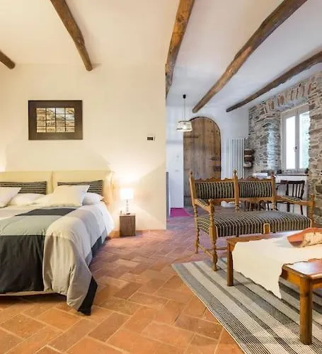 Medieval Stone Retreat With Views דירה