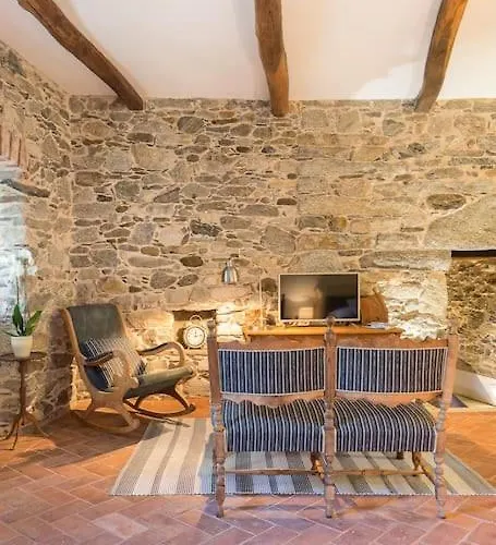 דירה Medieval Stone Retreat With Views סטרסה