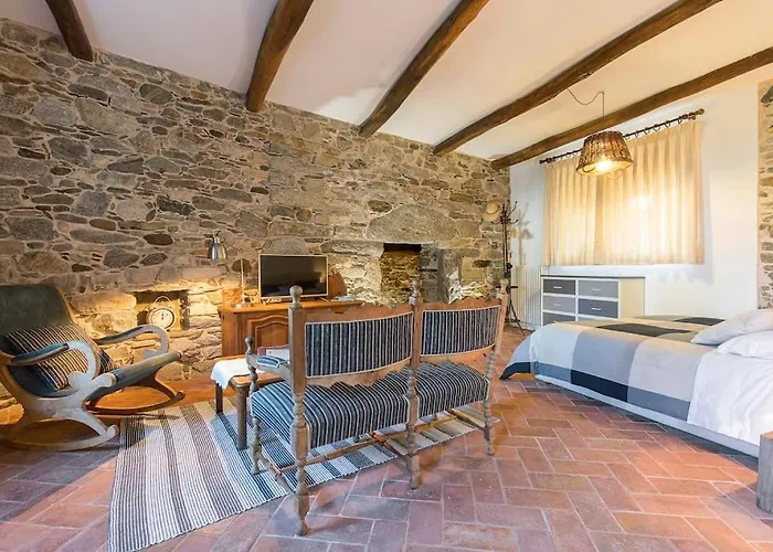 דירה Medieval Stone Retreat With Views