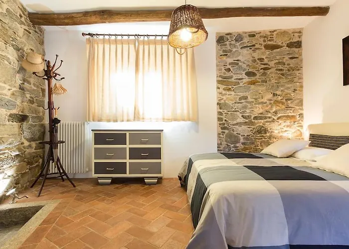דירה Medieval Stone Retreat With Views